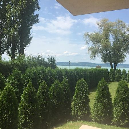 Lakeview Apartment Balatonlelle Bagian luar foto