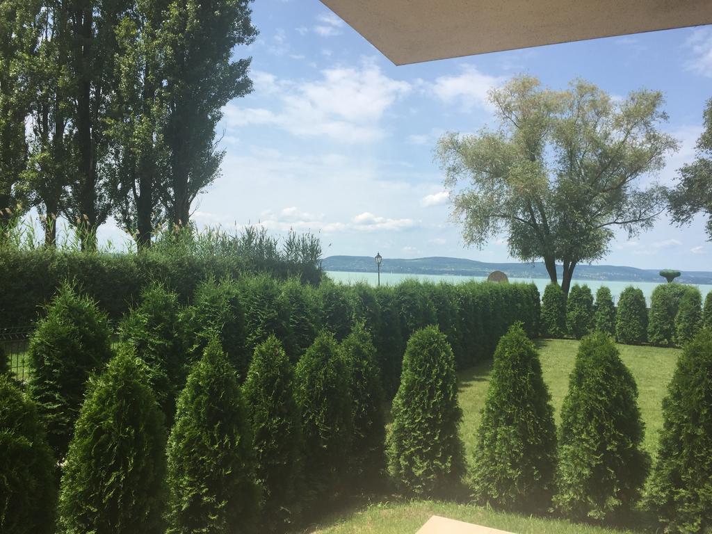 Lakeview Apartment Balatonlelle Bagian luar foto