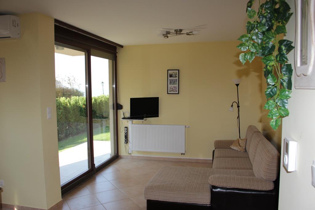 Lakeview Apartment Balatonlelle Bagian luar foto